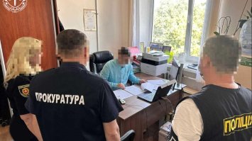  Не задекларував будинок та борги дружини